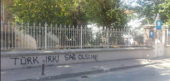 Yeni eğitim yılında Kalfayan yine ırkçıların hedefi